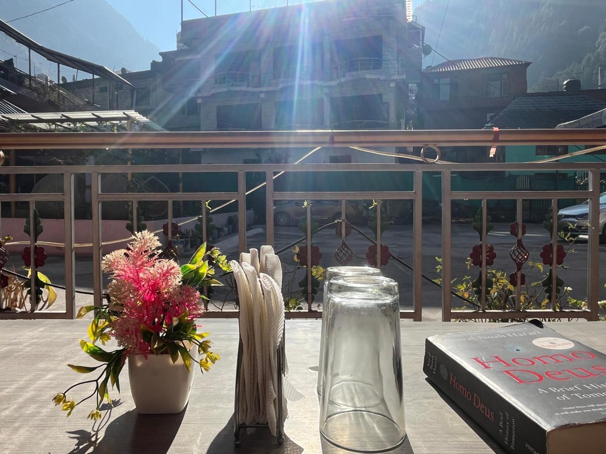 Hotel Brownie River View Касоль Екстер'єр фото