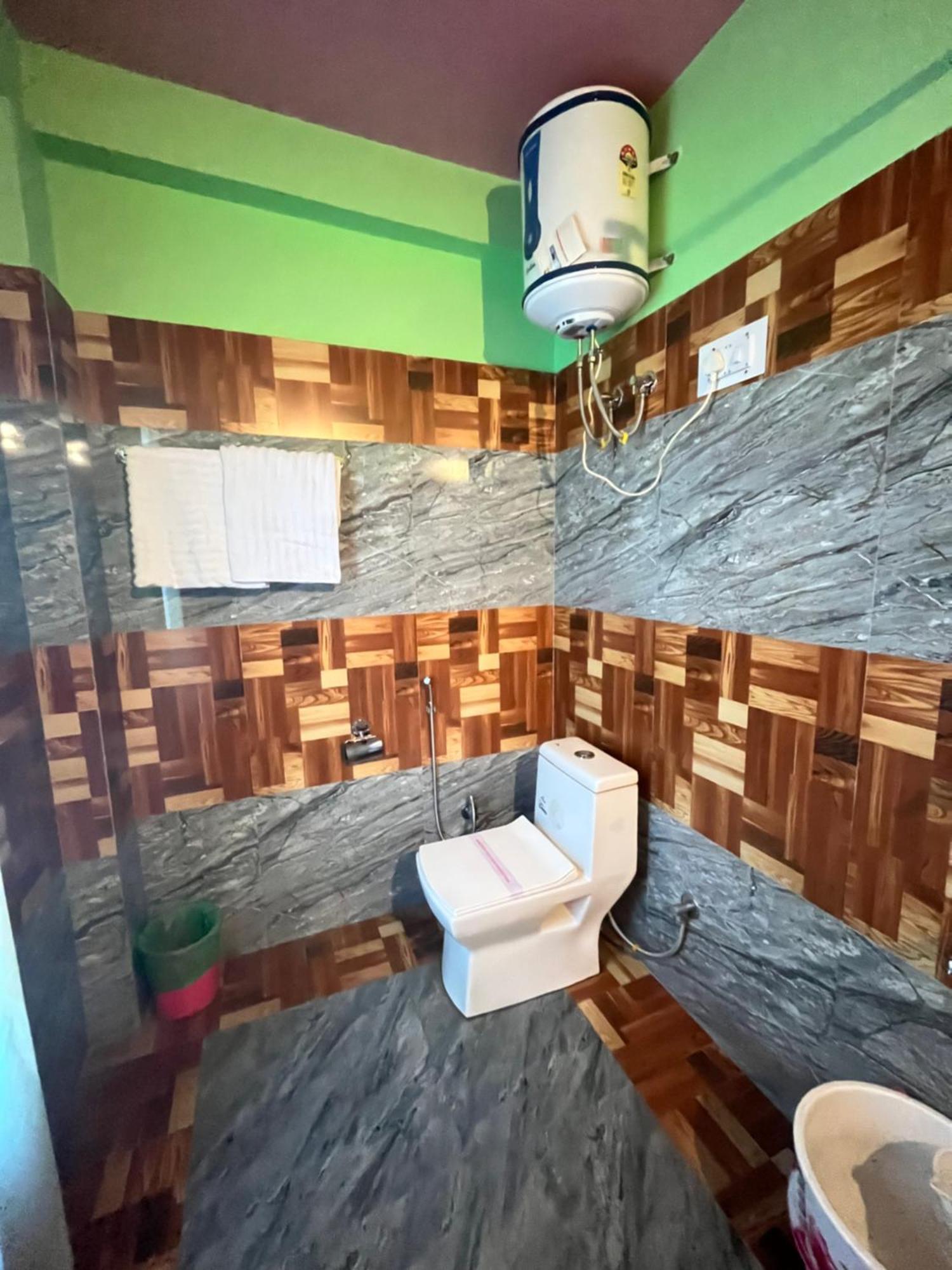 Hotel Brownie River View Касоль Екстер'єр фото