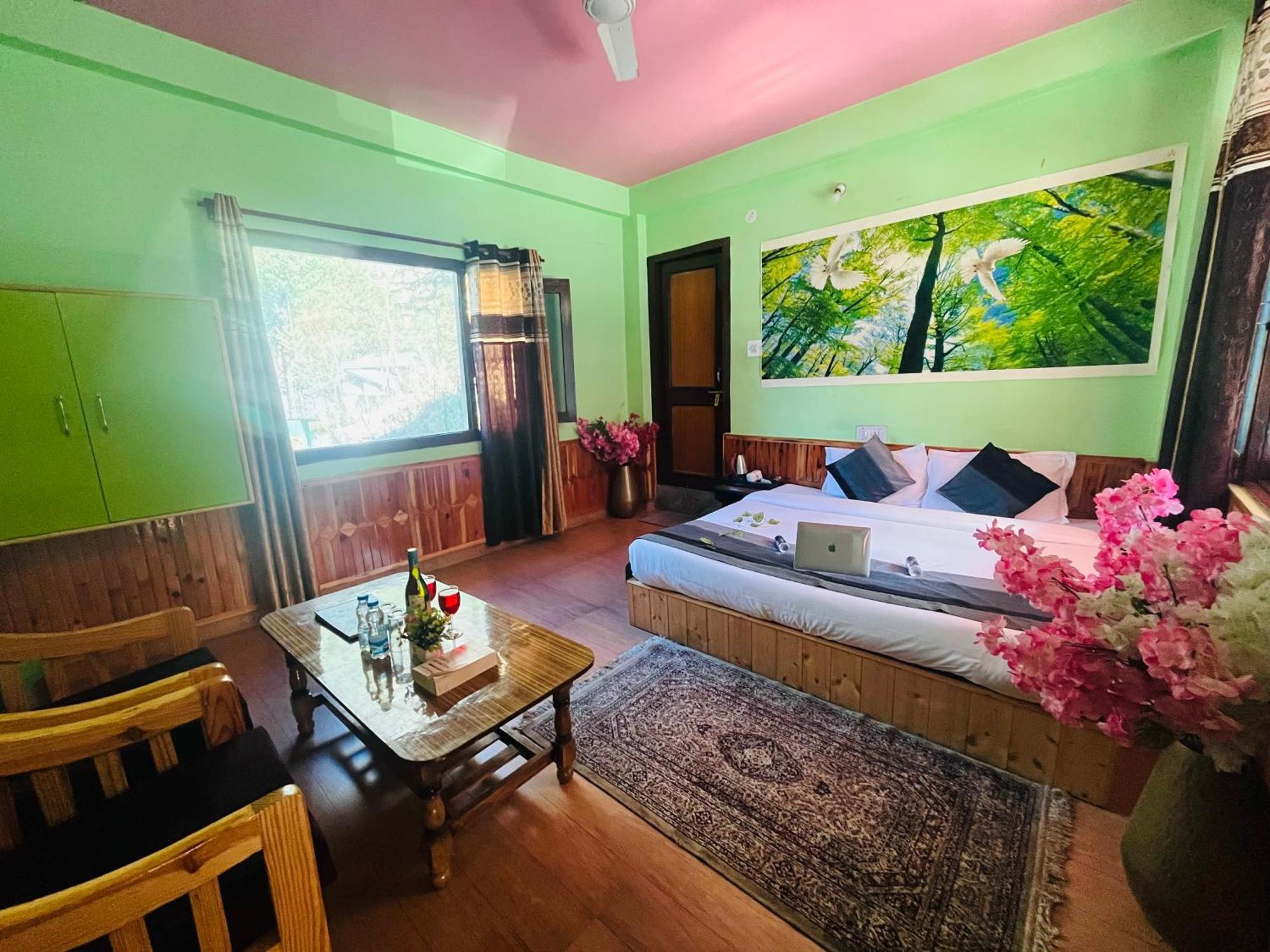 Hotel Brownie River View Касоль Екстер'єр фото