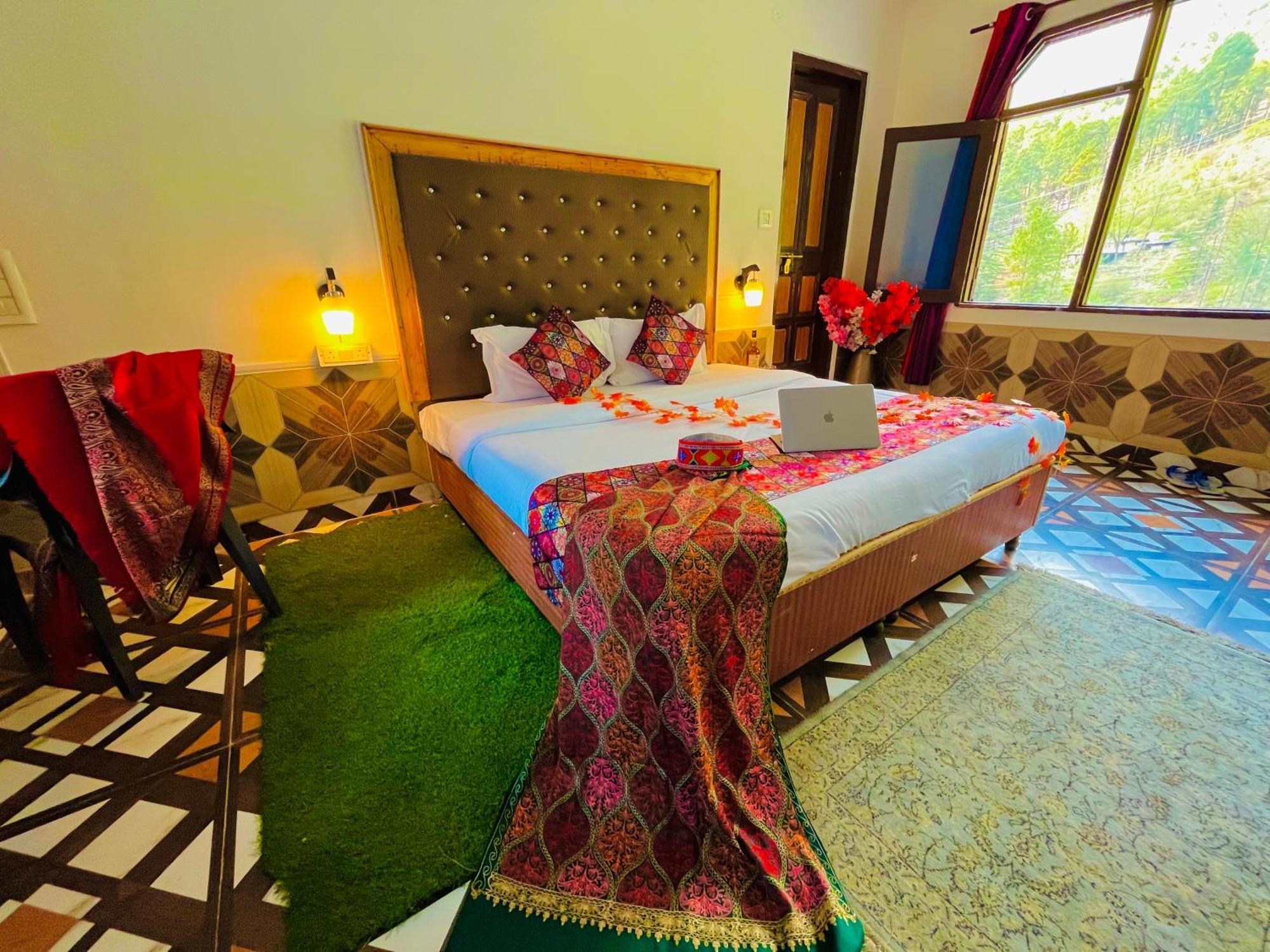 Hotel Brownie River View Касоль Екстер'єр фото