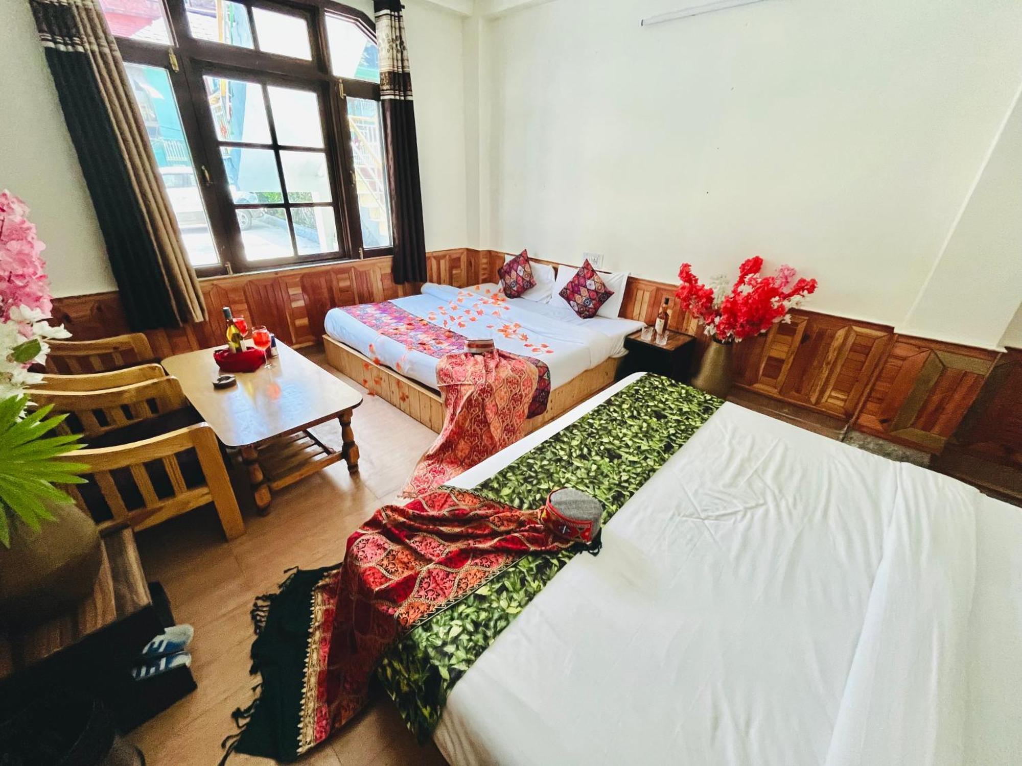 Hotel Brownie River View Касоль Екстер'єр фото